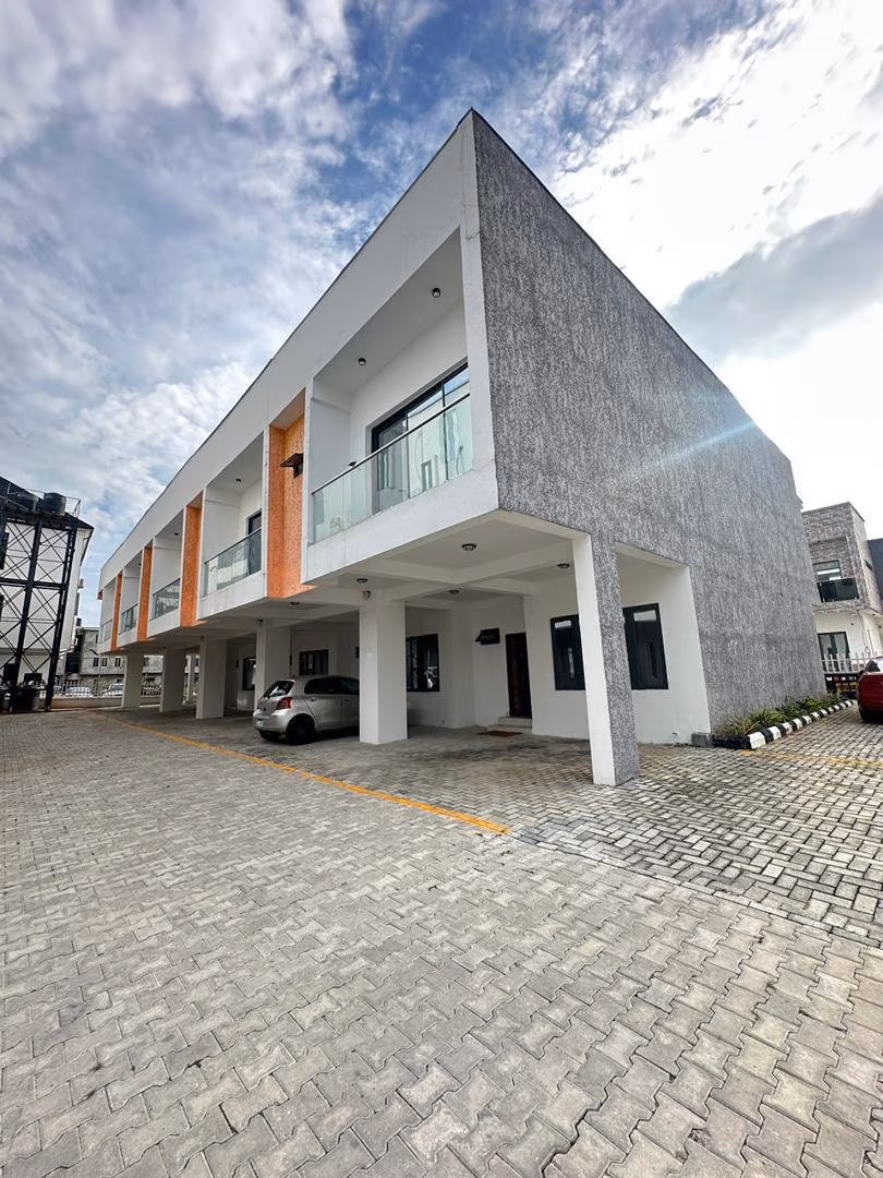 Waterfront lakeside property for sale - Chiboy Homes premium listing
